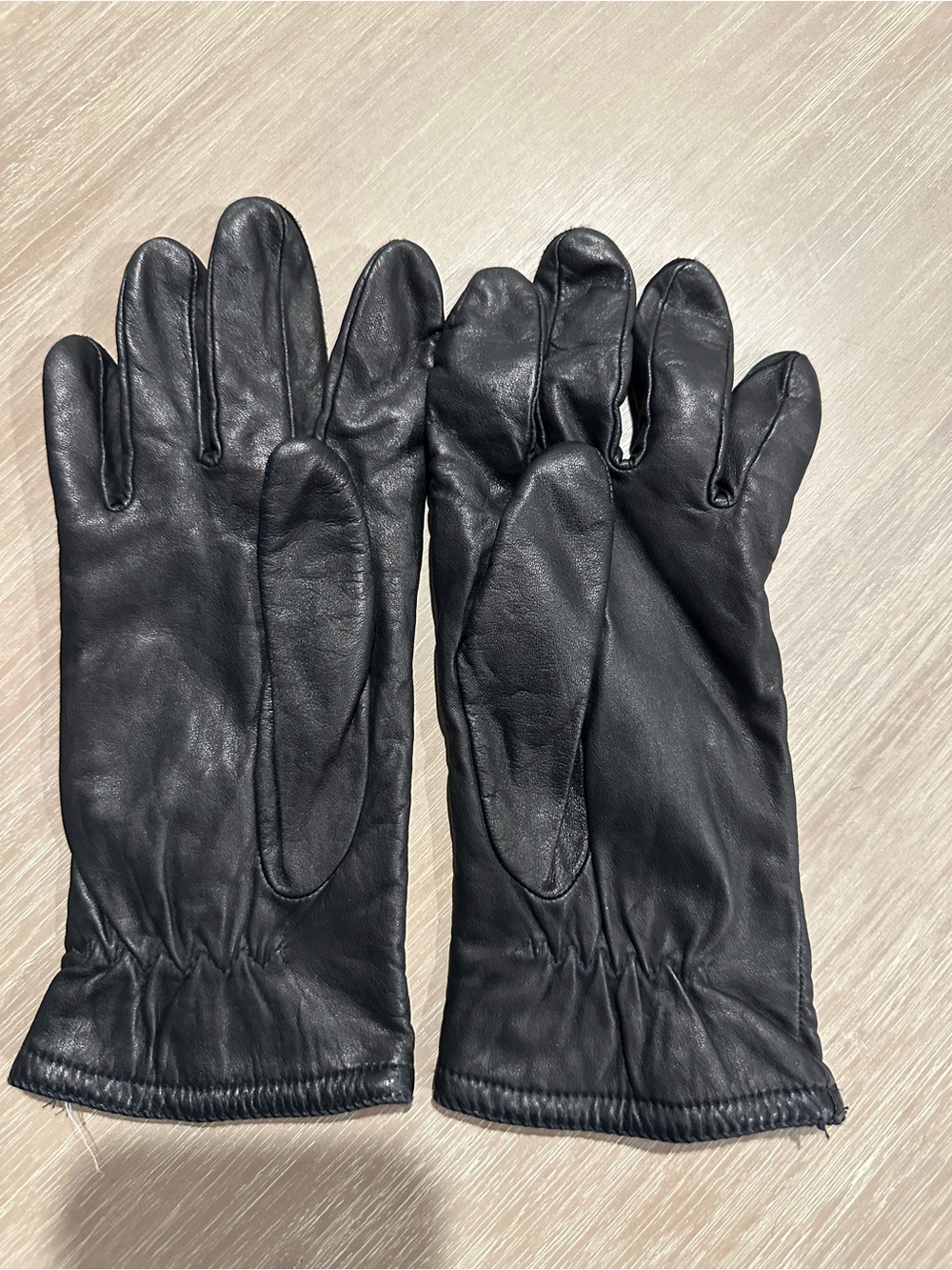 Isotoner Black Genuine Leather Gloves Women’s Size 8.5 Acrylic Lined